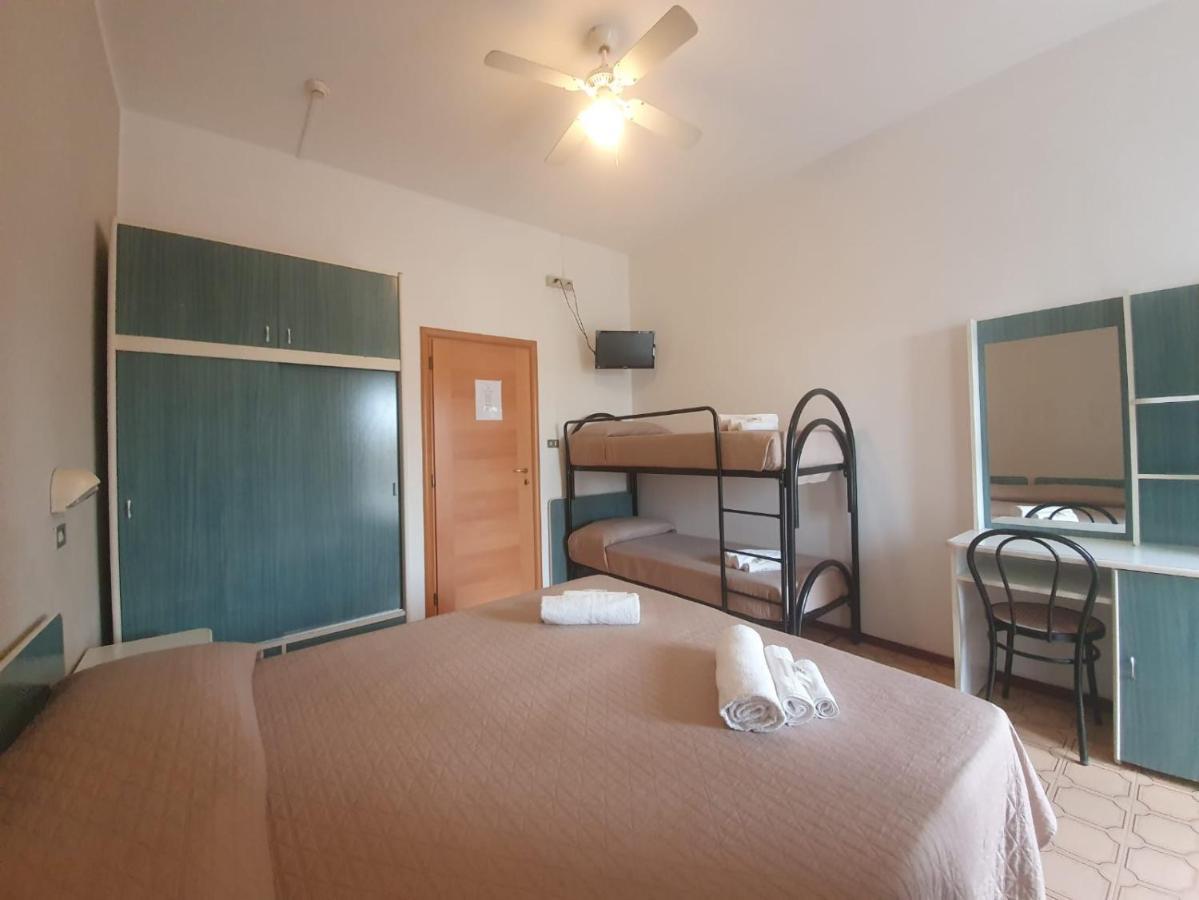 Hotel Magriv Римини Экстерьер фото