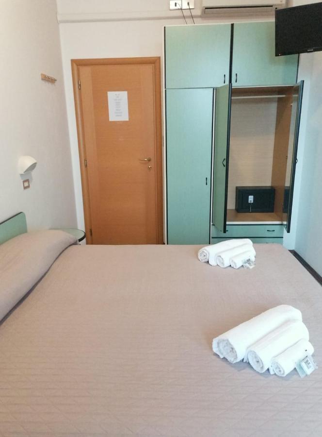 Hotel Magriv Римини Экстерьер фото