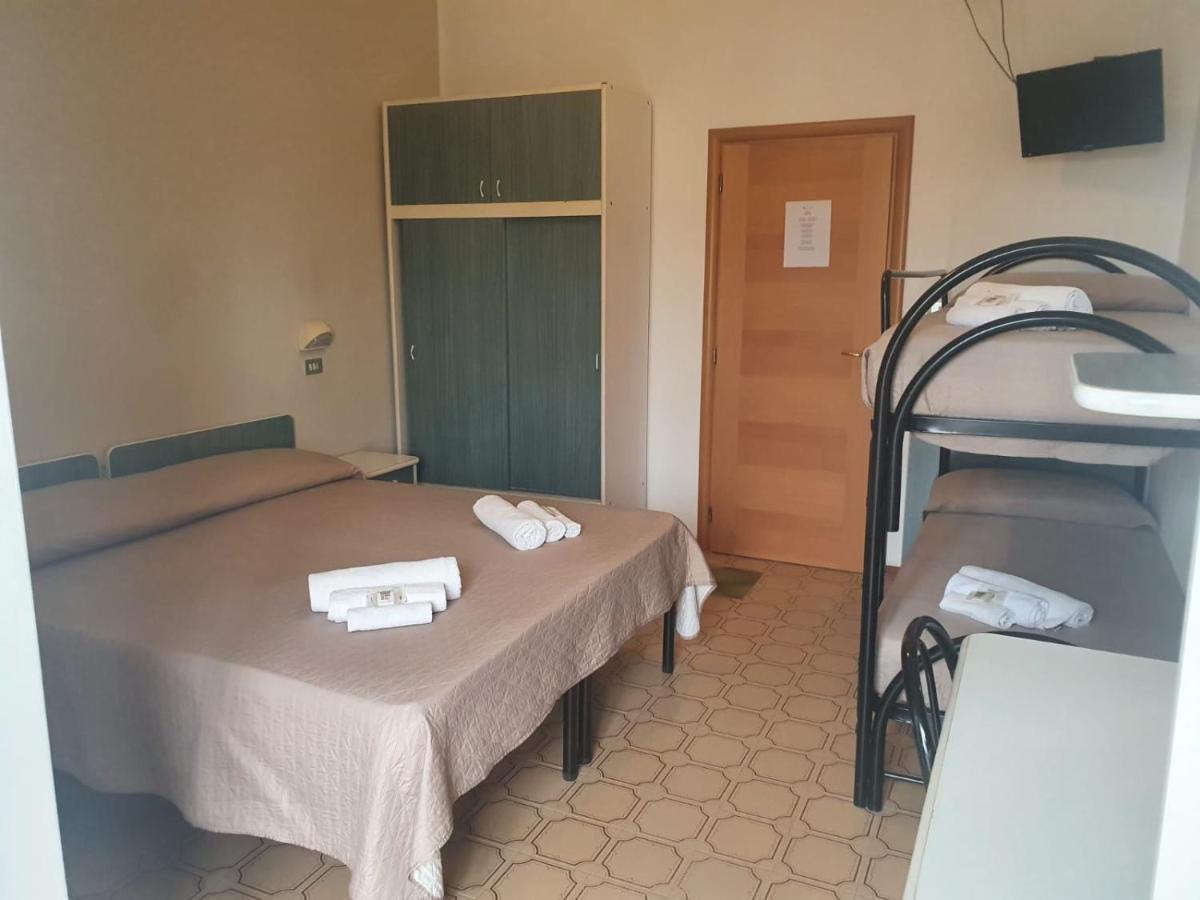 Hotel Magriv Римини Экстерьер фото