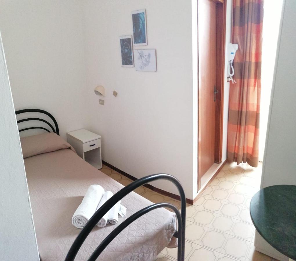 Hotel Magriv Римини Экстерьер фото