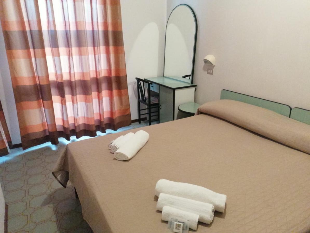 Hotel Magriv Римини Экстерьер фото