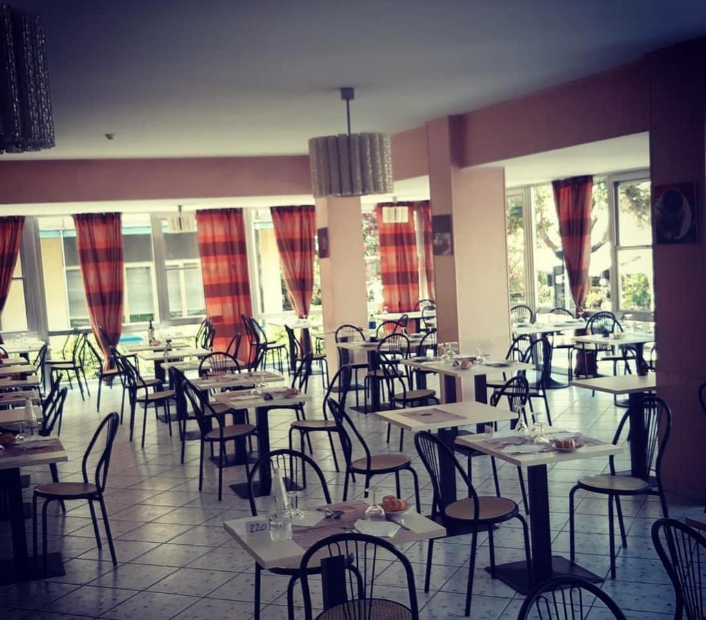 Hotel Magriv Римини Экстерьер фото