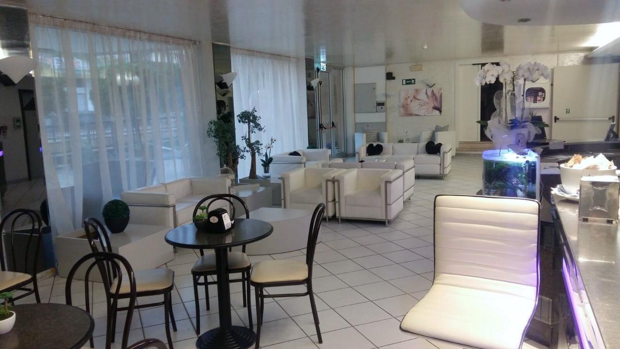 Hotel Magriv Римини Экстерьер фото