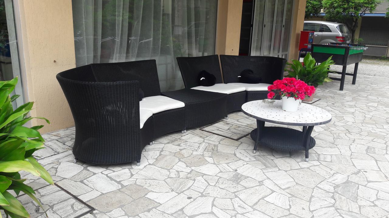 Hotel Magriv Римини Экстерьер фото